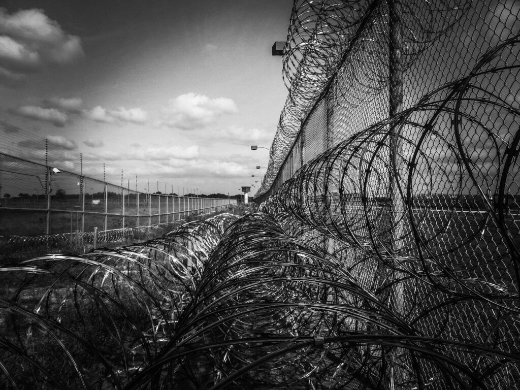 prison fence, razor ribbon, wire-219264.jpg